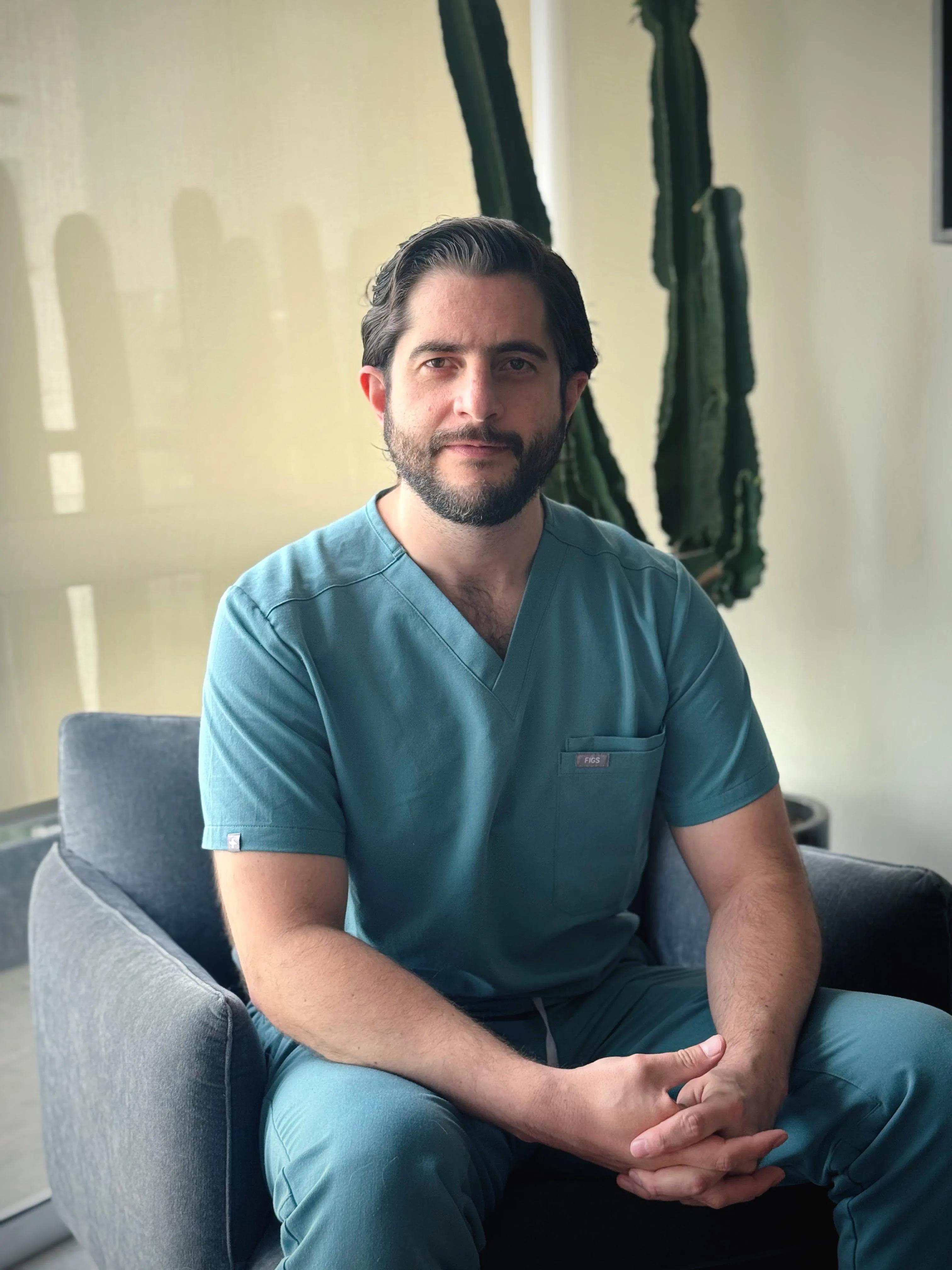 Dr. Alejandro Miravete Gálvez